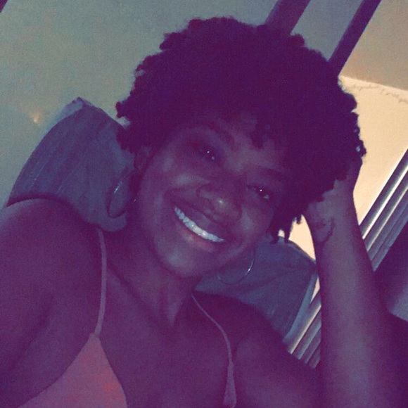 Meet your Posher, Blair - Picture 3 of 6